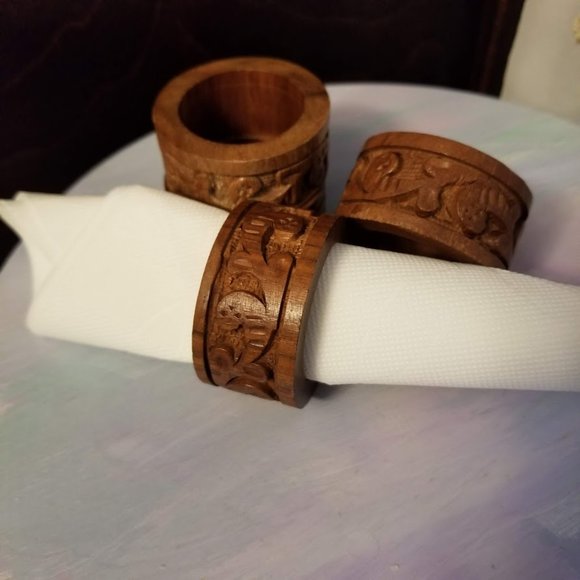 Vintage Set of 4 Carved Wooden Napkin Rings - Picture 2 of 9